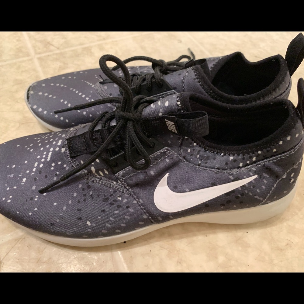 Nike Patterned Shoes
